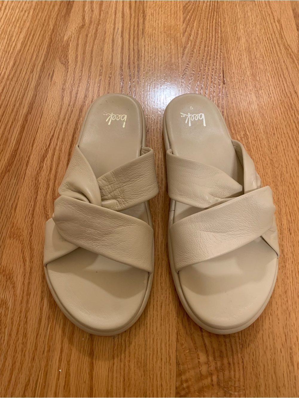 Beek Piculet Slide Sandals. Size 9. Excellent condition.